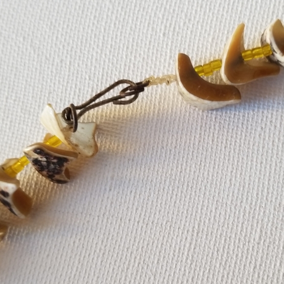 New! Two Shell Necklaces - Picture 3 of 7